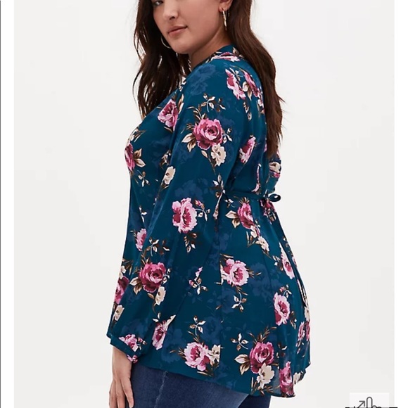 NWT! Torrid teal floral Georgette fit & flare blouse - Picture 3 of 14